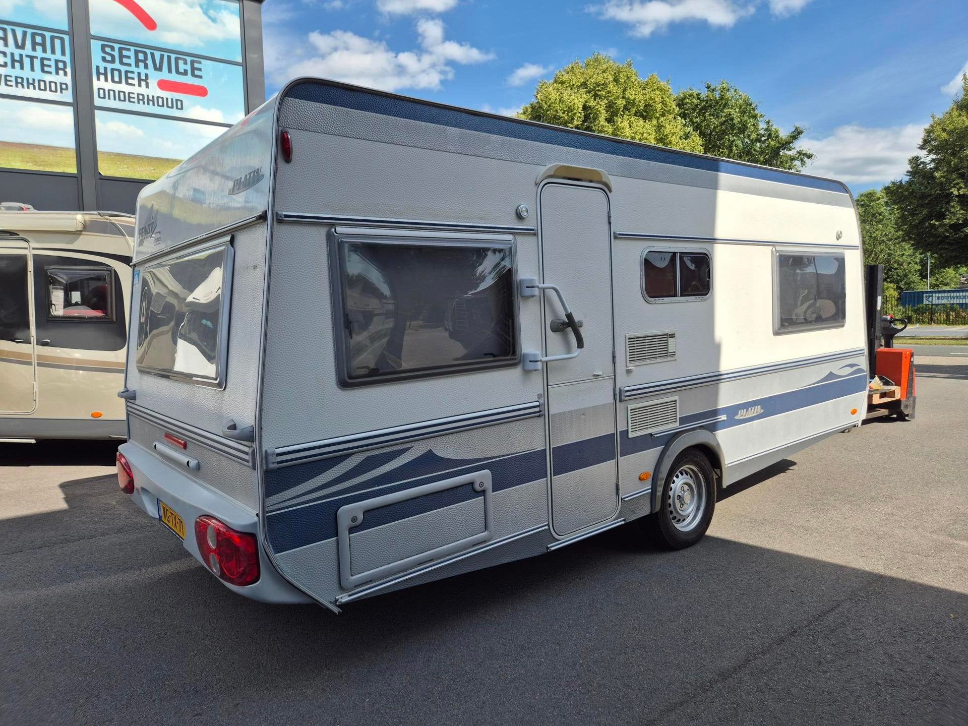 Fendt 510 Saphir Enkele bedden+ z.g.a.n opblaasbare Voortent, Caravans en Kamperen, Caravans, Rondzit, Bedrijf, Fendt, Reservewiel