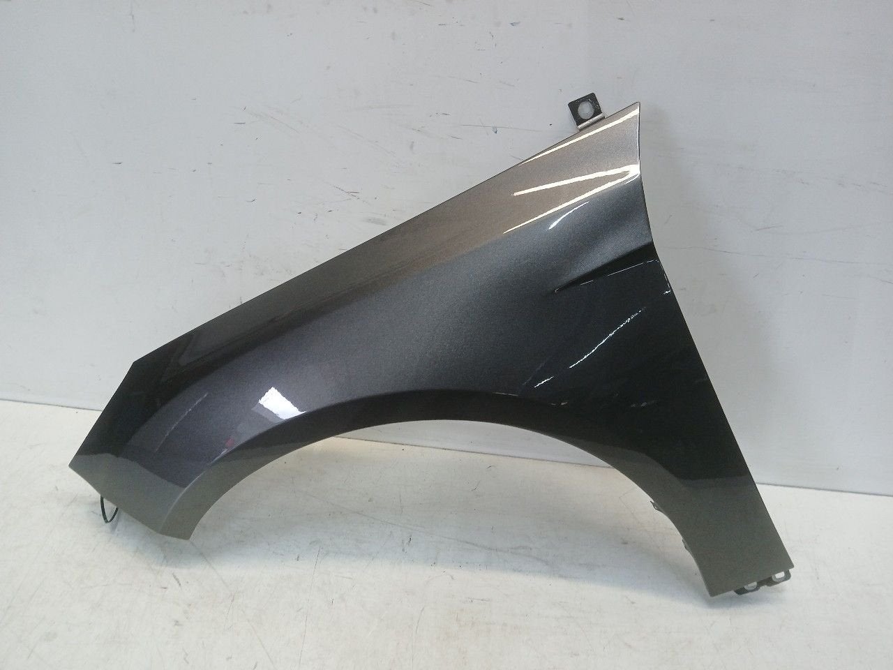 Spatbord links voor Ford Focus, Auto-onderdelen, Onderdelen@venauto.nl, Van der Ven Autorecycling B.V., Gebruikt, Ettenseweg 76, 4706 PB Roosendaal, The Netherlands