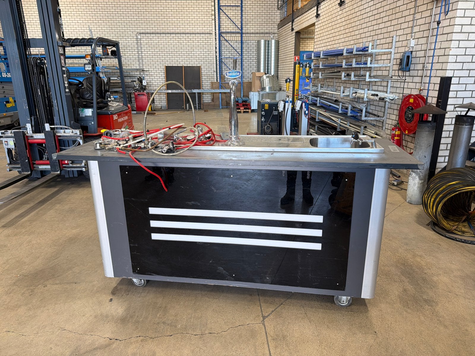 Mobiele bar met tap en spoelbak zit wat werk aan, Ophalen of Verzenden, Gebruikt