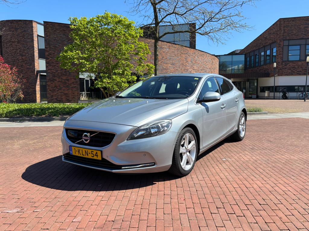 Volvo V40 1.6 T4 Summum 180PK Powershift automaat 2013 APK, Auto's, Volvo, Zwart, 4 cilinders, 179 pk, 650 kg
