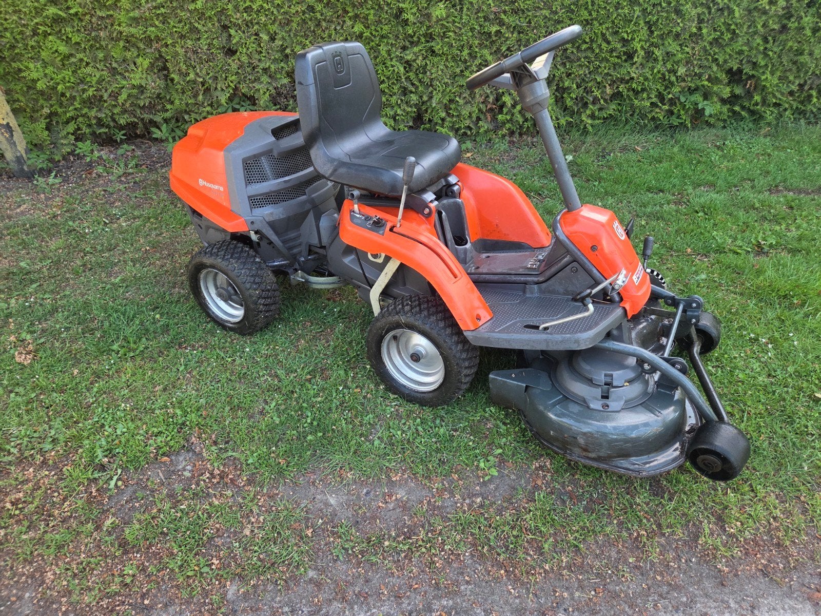 eer nette husqvarna r111b

Hydrostaat, Ophalen of Verzenden