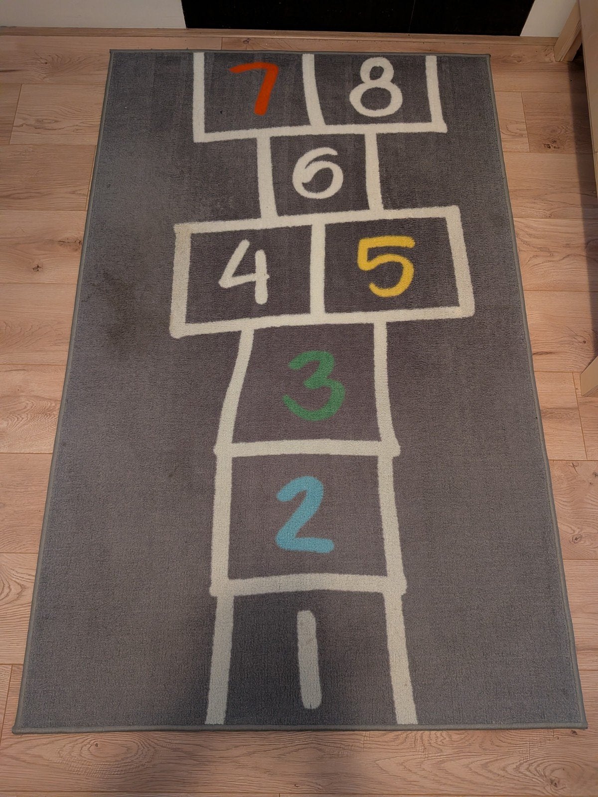 IKEA HEMMAHOS Hinkelbaan Vloerkleed 100x160 cm, Ophalen, Kindvriendelijk, Speels, Gebruikt, 50 tot 100 cm