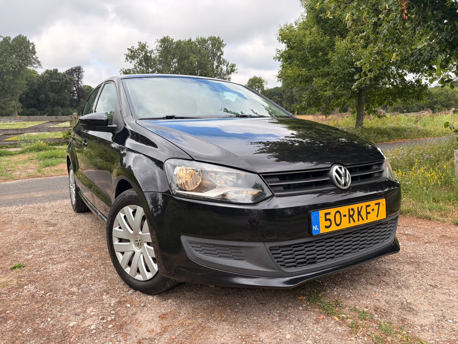Volkswagen Polo 1.4 2011 met TREKHAAK (APK 2027) 2e eigenaar, Auto's, Voorwielaandrijving, 970 kg, 40 €/maand, 4 cilinders