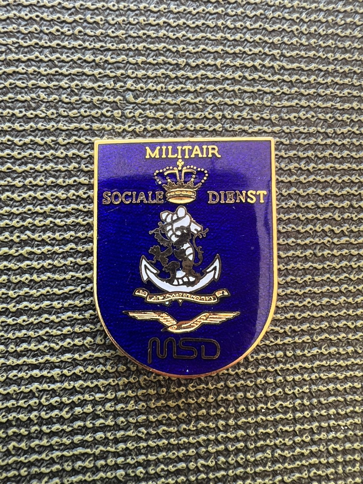 Borstspeld van de Nederlandse Militaire Sociale Dienst (MSD), Ophalen of Verzenden, Landmacht, Nederland, Embleem of Badge