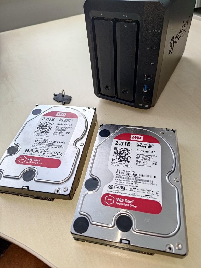 Synology DS716+ NAS server. 2 x 2TB WD harde schijven., Ophalen of Verzenden, Zo goed als nieuw