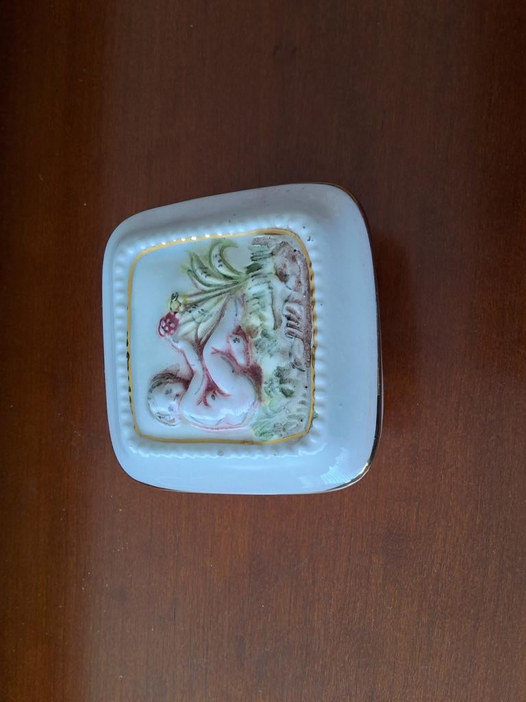 R. Capodimonte Italië Snuisterij Potje met Reliëf, Ophalen of Verzenden