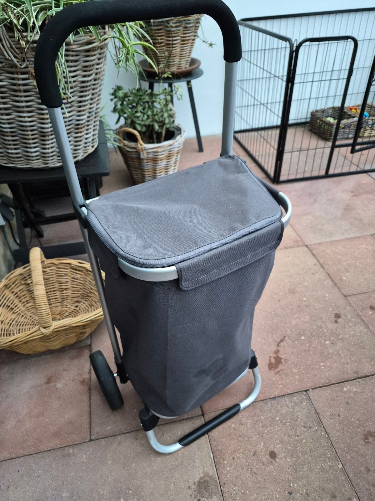 boodschappen  trolley, 30 cm of meer, Zo goed als nieuw, Grijs, Wieltjes