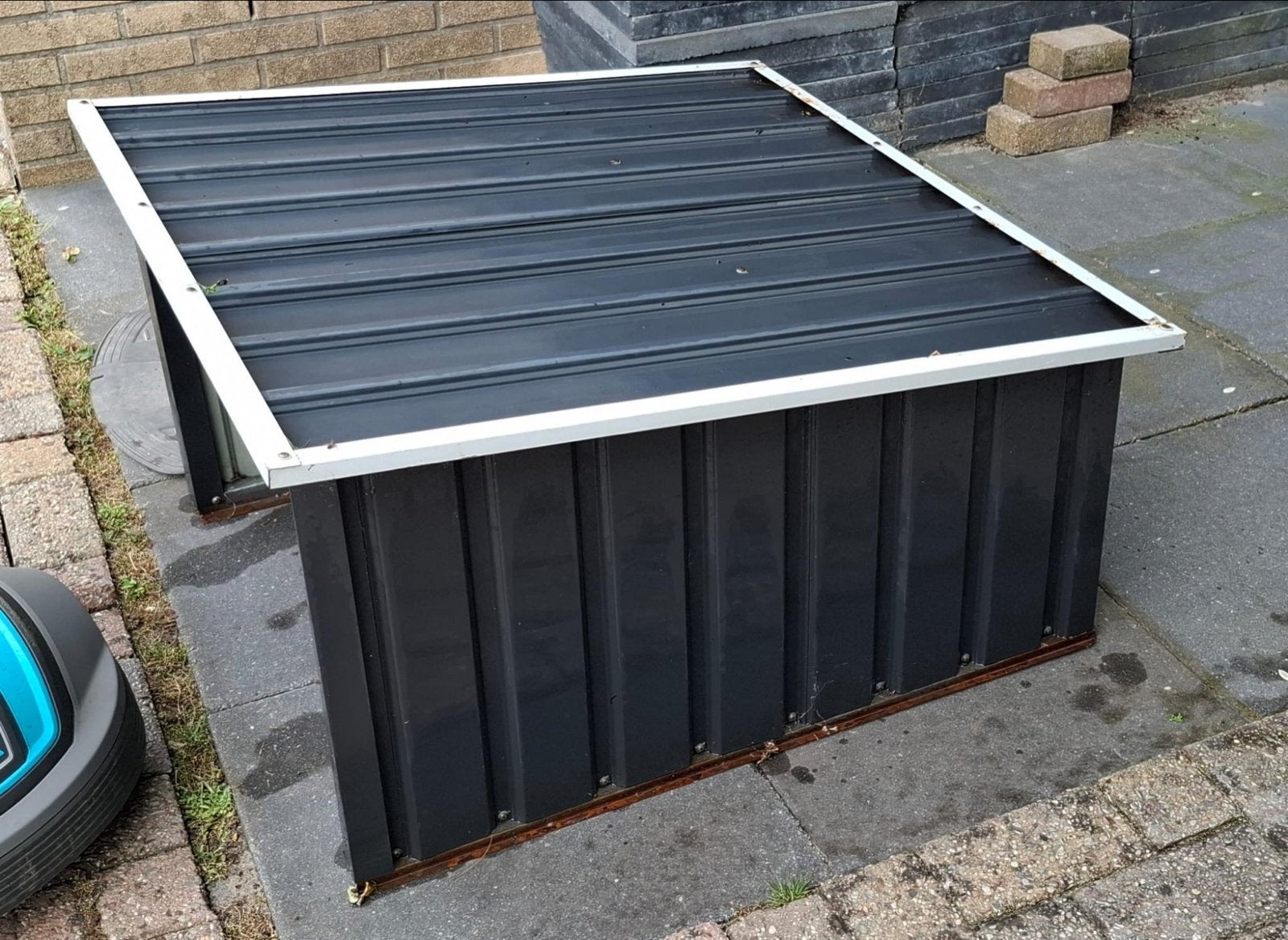Robuuste metalen berging voor robotmaaier of container, Tuin en Terras, Bergingen en Tuinkasten, Ophalen, Gebruikt, Metaal, Overige typen