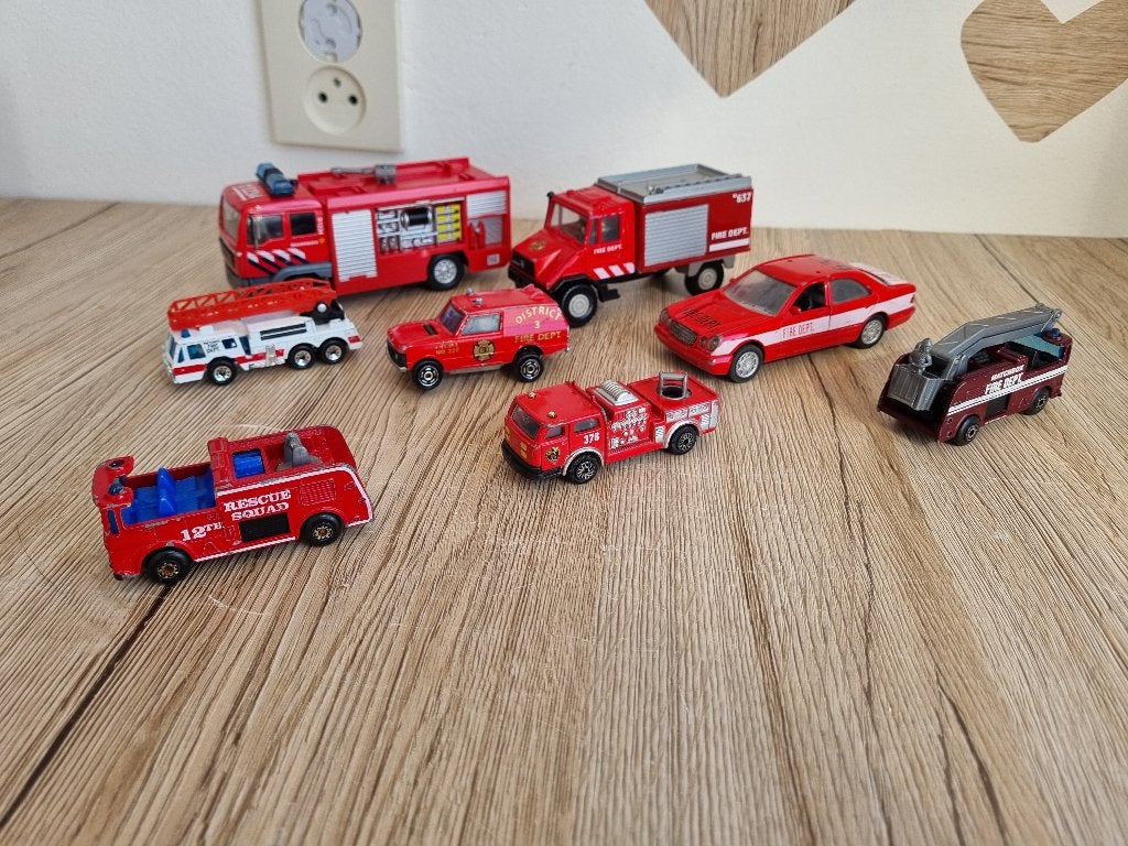 8 x Vintage en Moderne Brandweer Auto's Matchbox - Welly, Verzenden