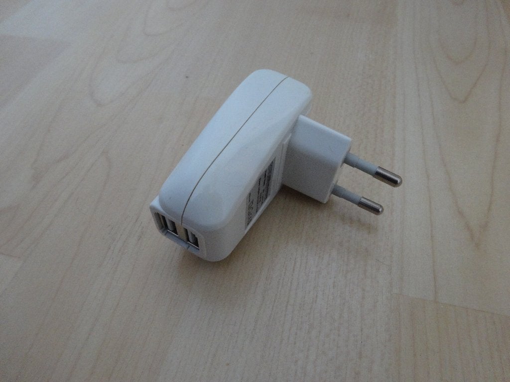 Wii controller oplader 2x USB ingang, Spelcomputers en Games, Ophalen of Verzenden, Zo goed als nieuw, Wii, Oplader of Kabel