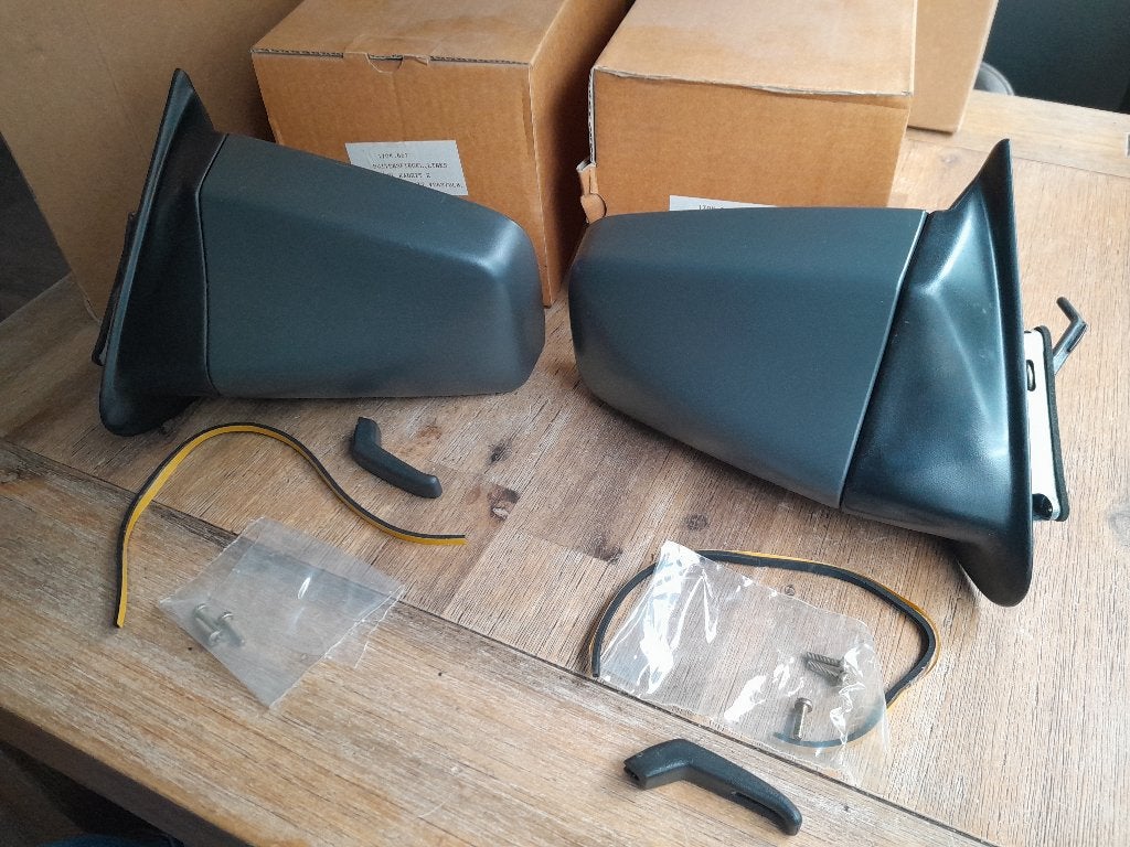 NOS - Buitenspiegel L + R - Opel Kadett E - € 25,- p.st., Ophalen of Verzenden, Nieuw, Oldtimer onderdelen
