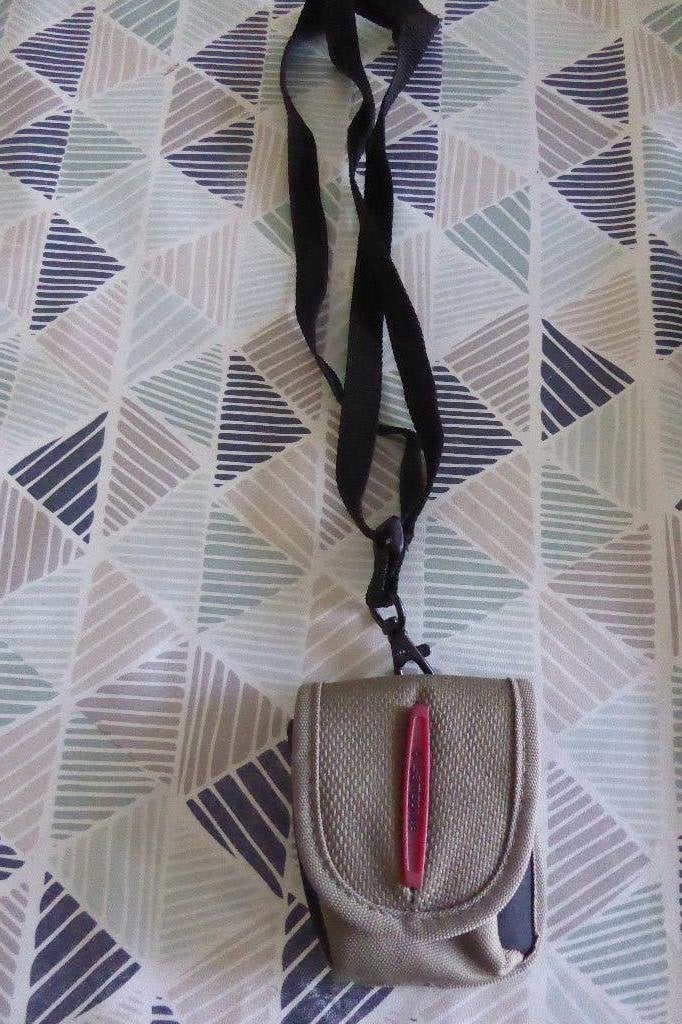 Samsonite Ravenna DF 8 olijf olive riem karabijnhaak NIEUW, Audio, Tv en Foto, Gevoerd, Samsonite, Nieuw, Overige kleuren