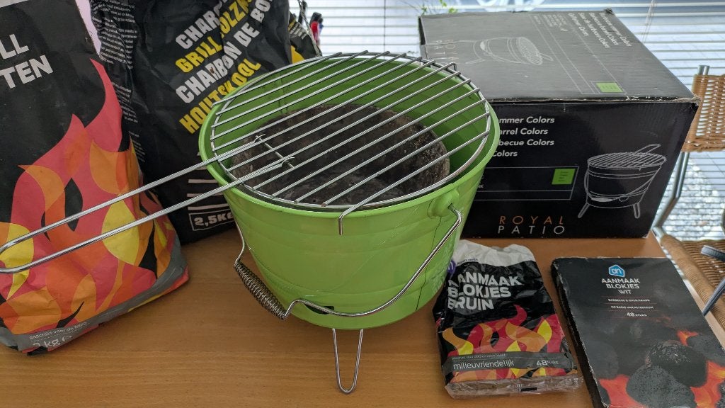bijna nieuw Royal Patio BBQ + extra 3964 gr houtskool/briket, Ophalen of Verzenden, Royal Patio