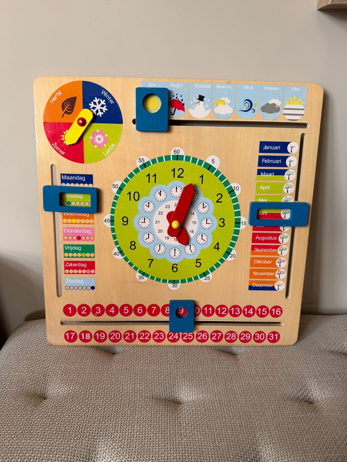 New Classic Toys houten kalender & weerbord, Kinderen en Baby's, Speelgoed | Houten speelgoed, Zo goed als nieuw, Ophalen of Verzenden