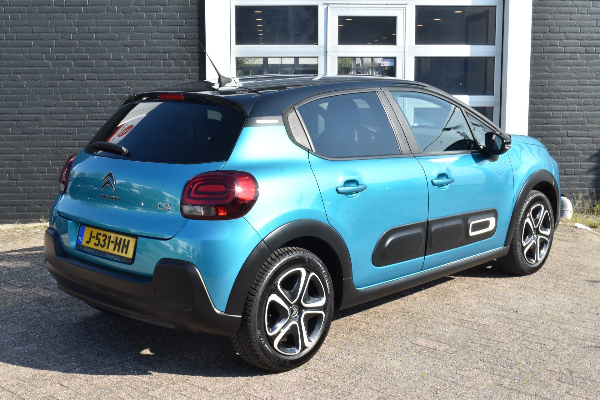 Citroën C3 PureTech 83 Feel Navigatie | Airco | Parkeerhulp, Voorwielaandrijving, 1199 cc, Blauw, 450 kg