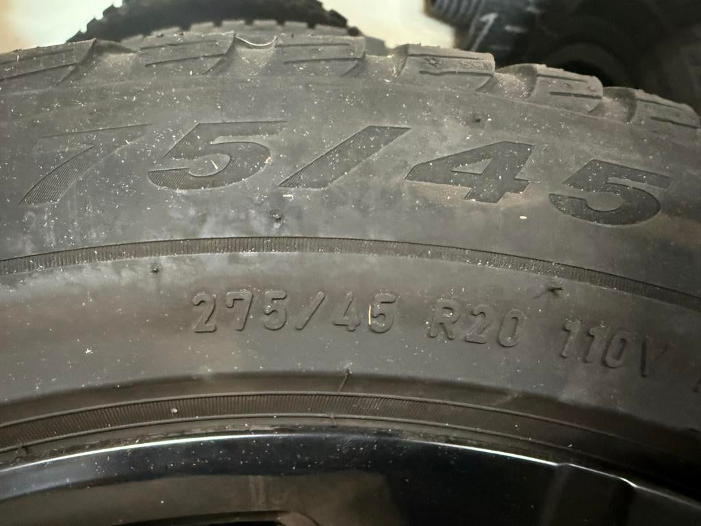 X5 winterbanden set met zwarte velgen, Ophalen, Gebruikt, 275 mm, Banden en Velgen