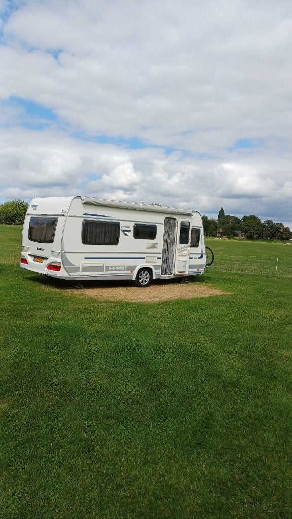 Caravan Fendt Diamant 495 inclusief Binnenstalling, 2 aparte bedden, Rondzit, Particulier, Oven