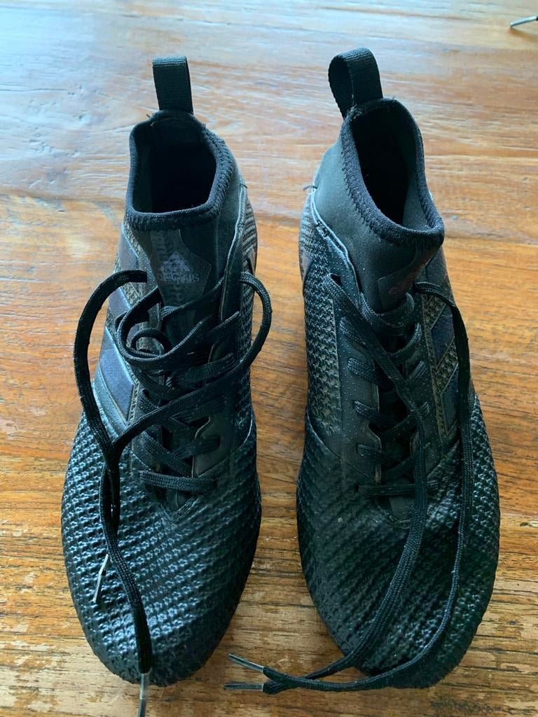 Adidas voetbalschoenen zwart - Maat 40 2/3, Sport en Fitness, Voetbal, Verzenden, Zo goed als nieuw, Schoenen