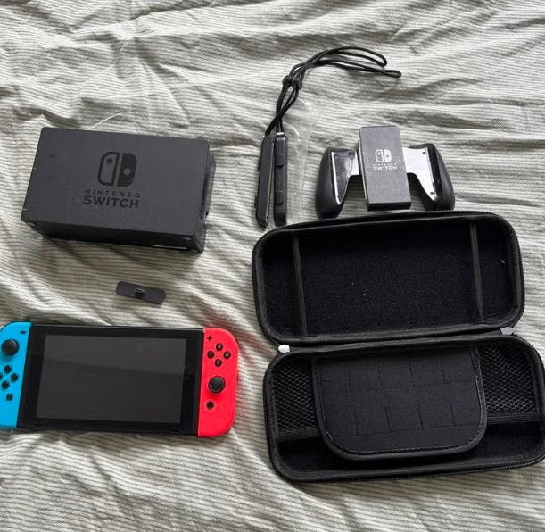 Nintendo Switch met bluetooth dongle, dock, 5 games 128GB SD, Spelcomputers en Games, Ophalen, Met games, Zo goed als nieuw, Switch Original