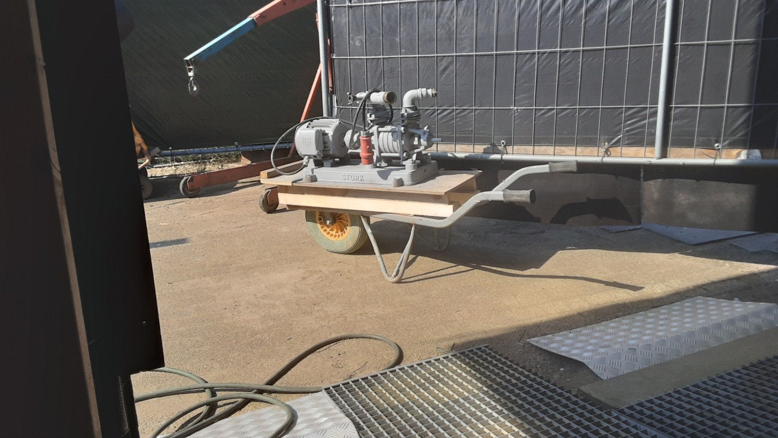 1 1/2 duims water pomp evt met zuigslang  c.a 6/7 mtr stork, Ophalen