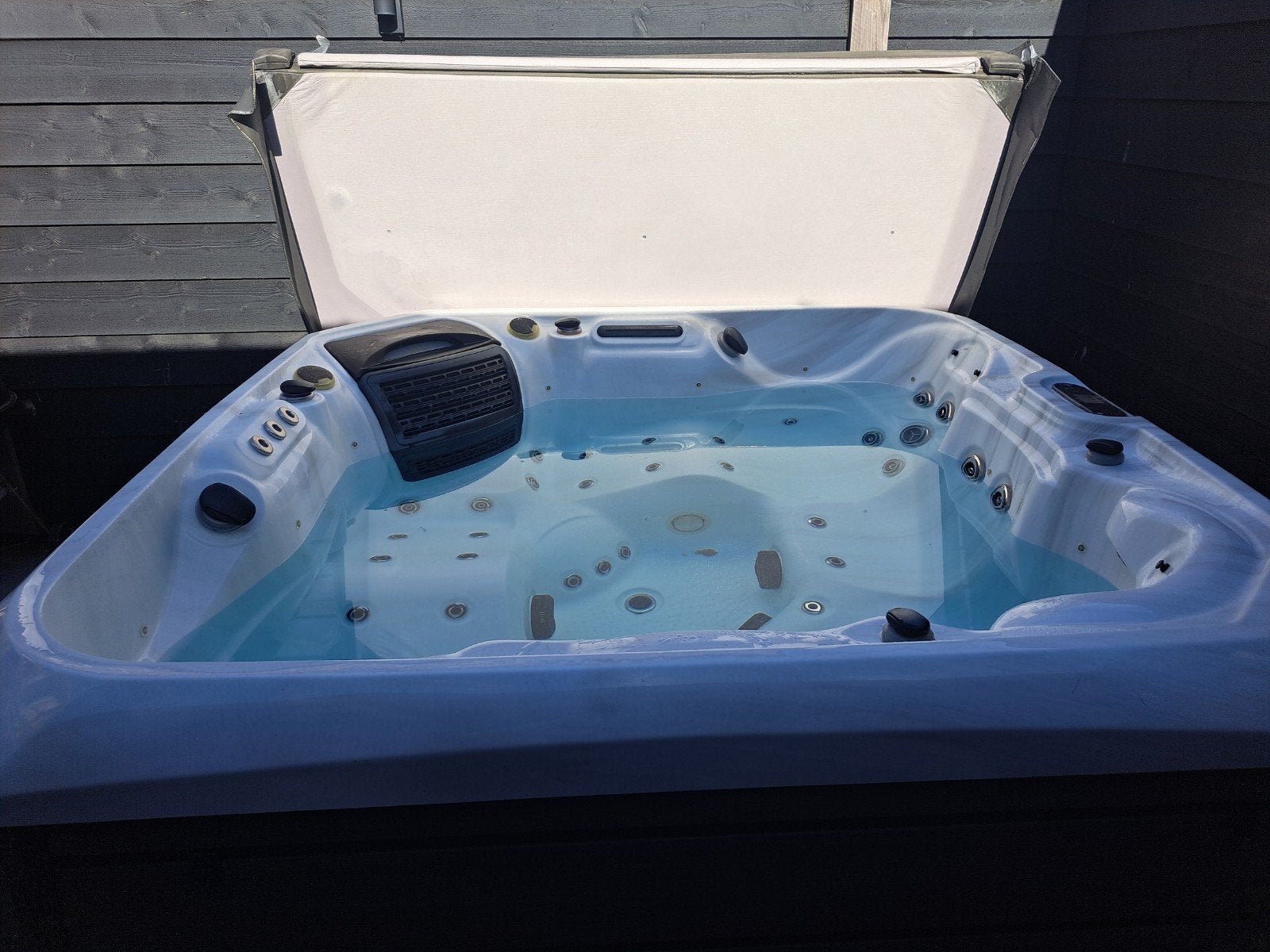 Luxe Jacuzzi met Afdekkap - prima staat, Ophalen, Gebruikt, Vast