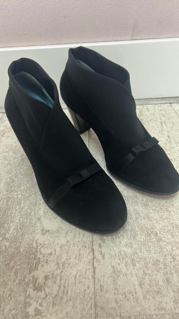 Mooie zwarte hakken van het dure merk Thierry Rabotin 39, Kleding | Dames, Schoenen, Ophalen of Verzenden, Zo goed als nieuw, Zwart