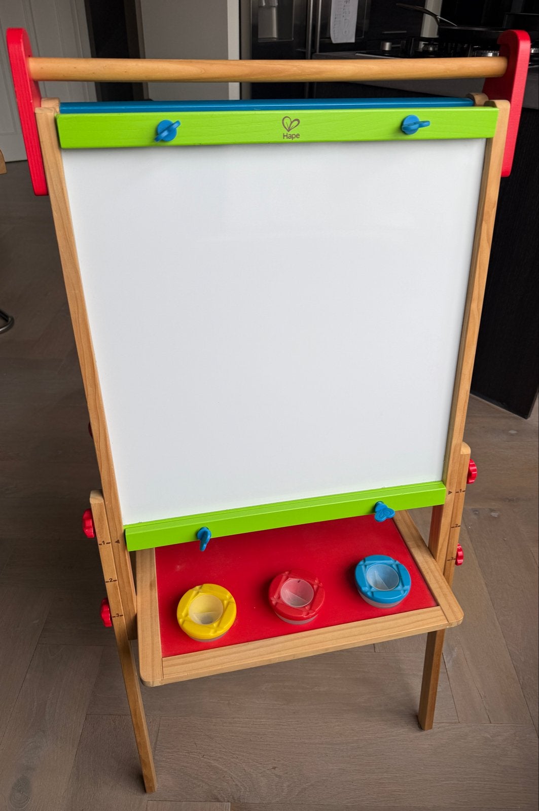 Hape krijtbord tekenbord magnetisch incl letters, Ophalen, Zo goed als nieuw, Knutselen