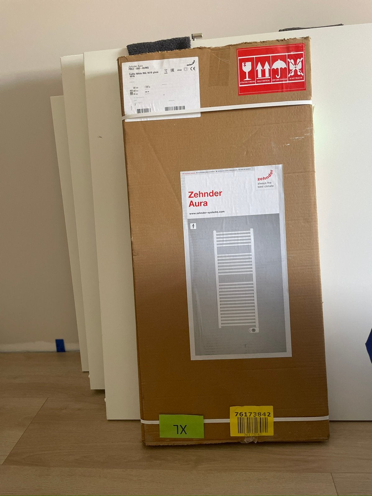 Zehnder aura elektrische verwarming, Doe-het-zelf en Verbouw, Verwarming en Radiatoren, Ophalen, Radiator, Nieuw, Minder dan 60 cm