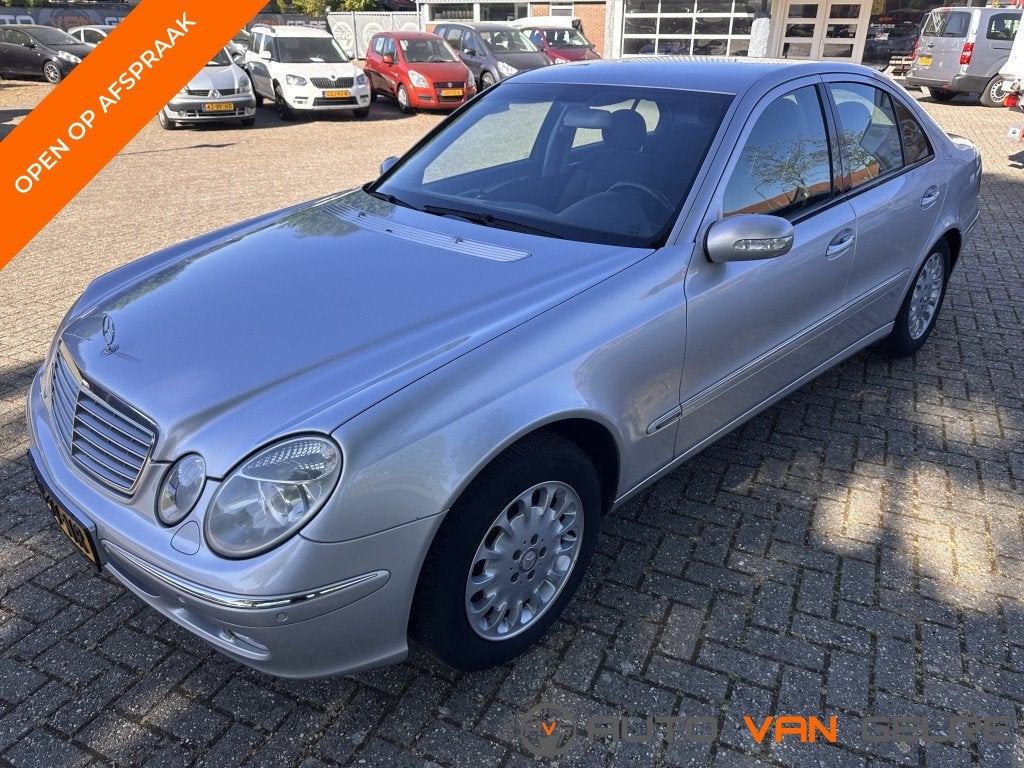 Mercedes-Benz E-Klasse 240 V6 Uniek! NL Auto NAP weinig KM!, Auto's, Mercedes-Benz, Automaat, Stof, Gebruikt, Zwart