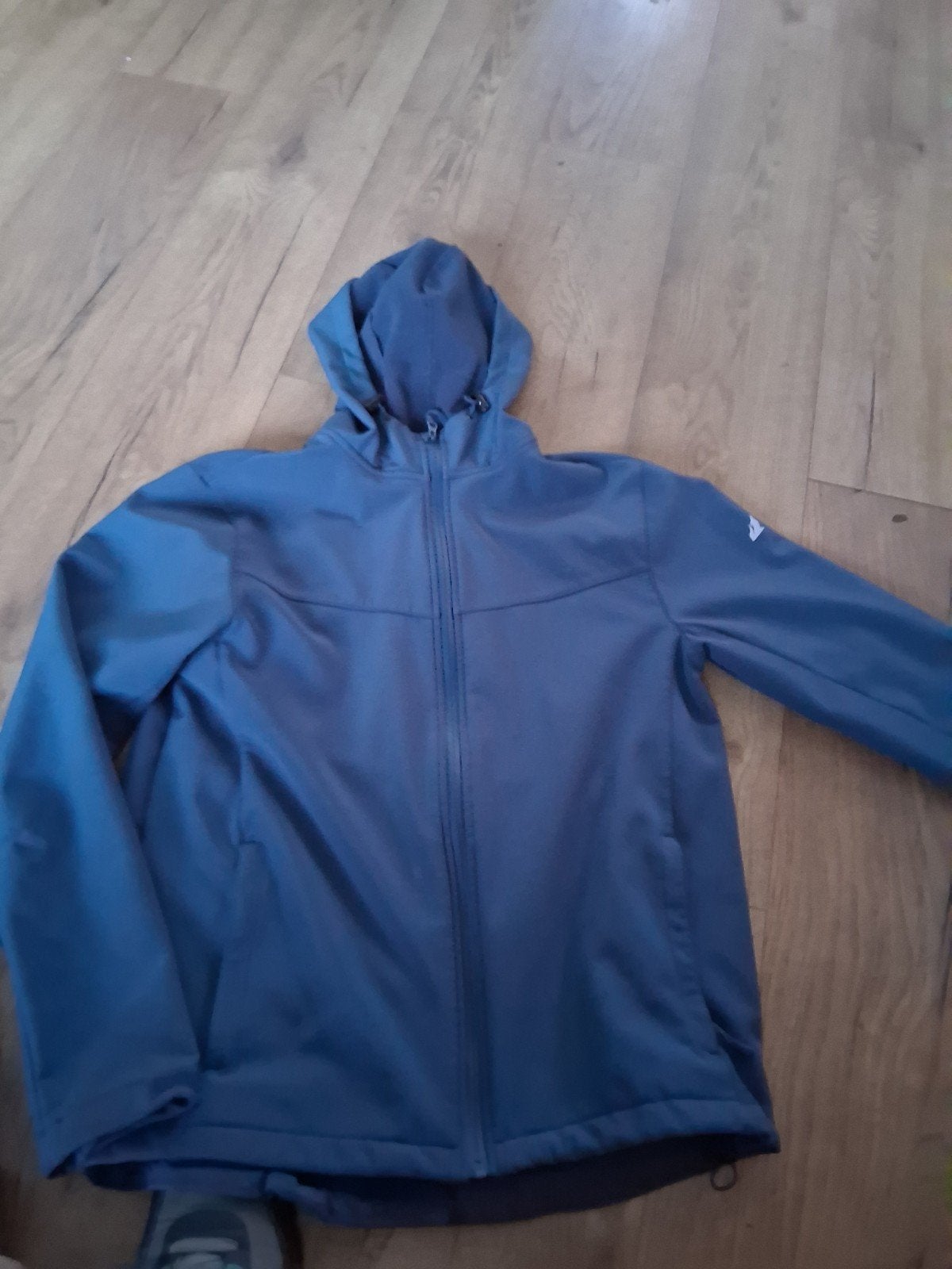 Blauwe softshell jas met capuchon - Maat L, Kleding | Heren, Jassen | Zomer, Maat 52/54 (L), Onbekend, Blauw, Ophalen of Verzenden