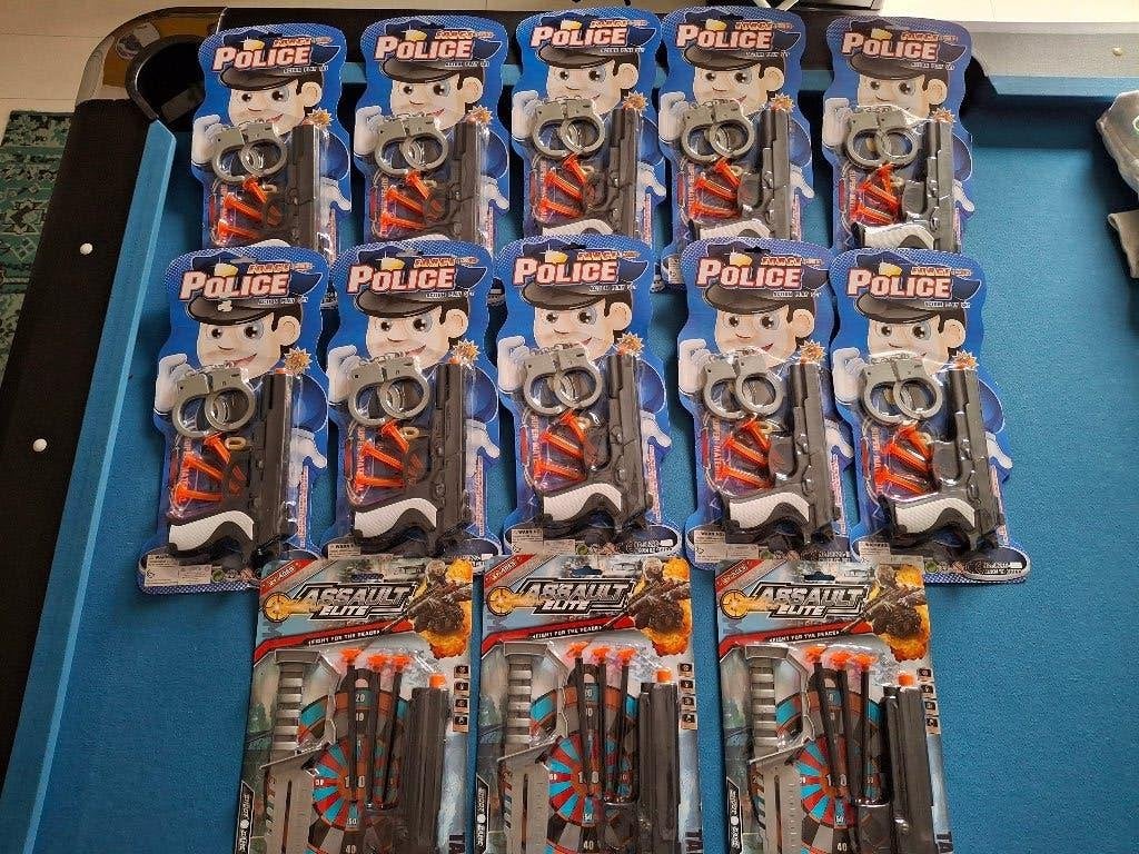 13 x politie Speelgoedpistolen en handboeien set - Nieuw, Ophalen of Verzenden, Nieuw