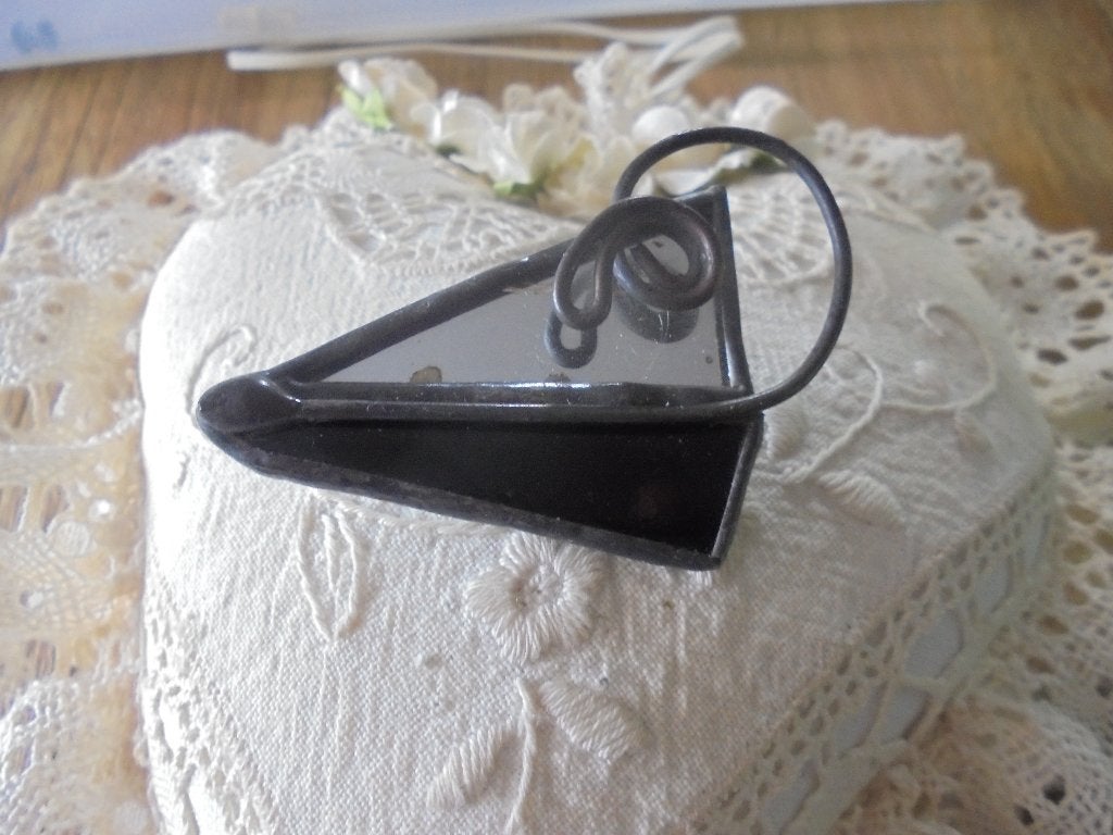 Vintage broche glas in lood, Sieraden, Tassen en Uiterlijk, Ophalen of Verzenden, Zo goed als nieuw, 4 tot 7 cm, Overige materialen