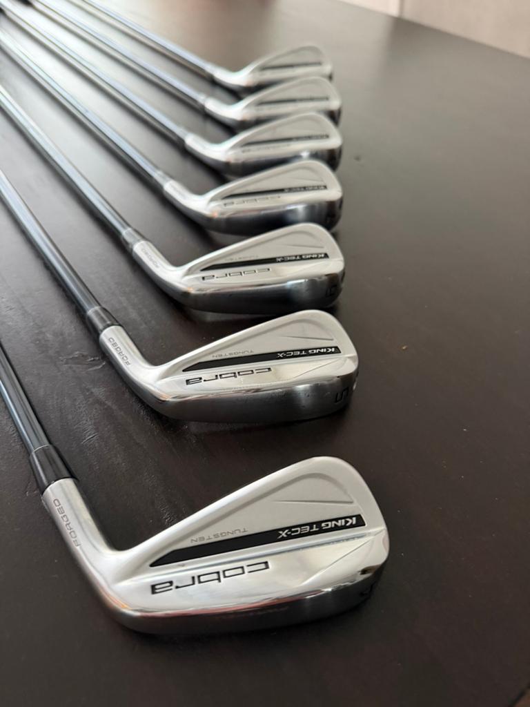 Cobra King Tec-X ijzerset 4-P met Recoil Dart shaft F2, Ophalen of Verzenden, Zo goed als nieuw, Set, Overige merken