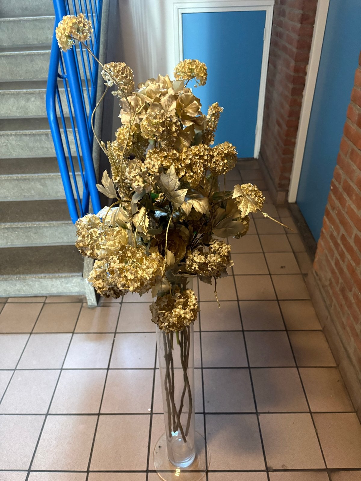 Grote bos droogbloemen en pampaspluimen in vaas, Huis en Inrichting, Binnen, Natuurlijk materiaal, Gebruikt, Met pot of vaas