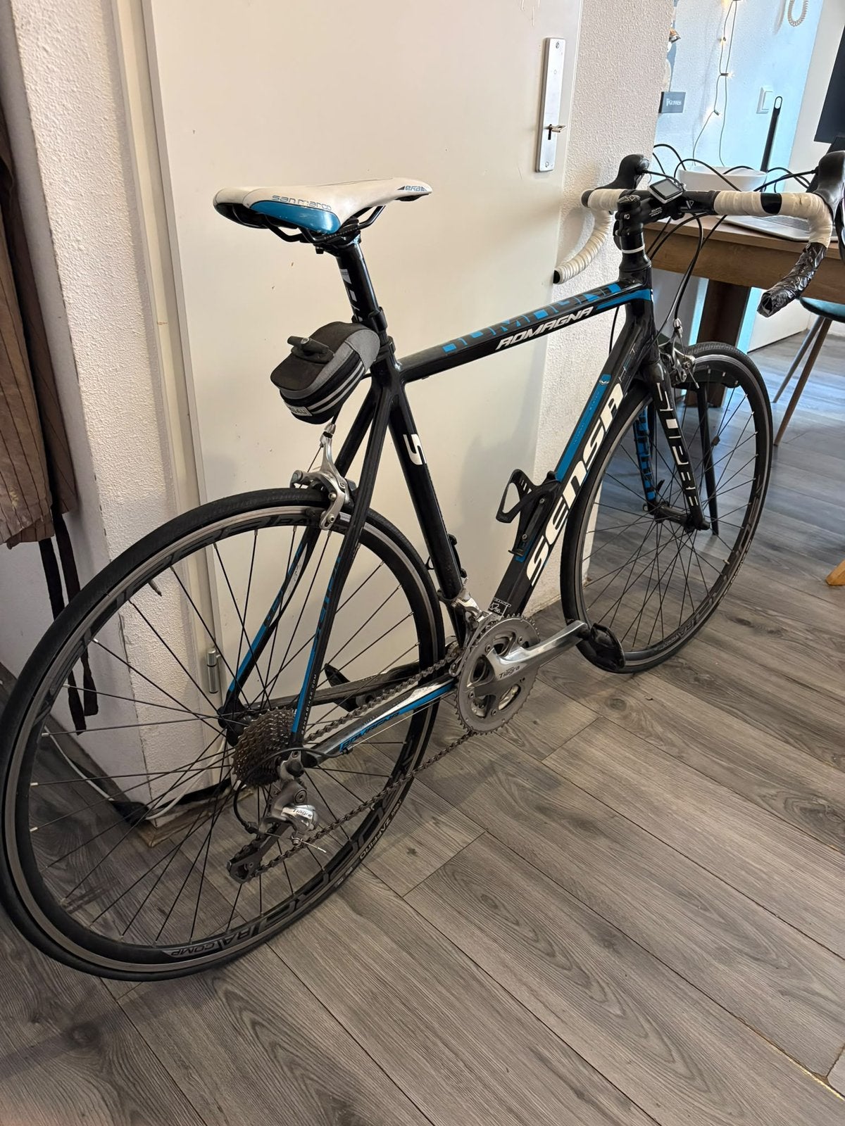 Foto 7 van Sensa Romagna Wielrenfiets