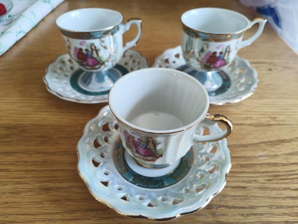 3 kopjes en schotels, Antiek en Kunst, Antiek | Servies los, Ophalen