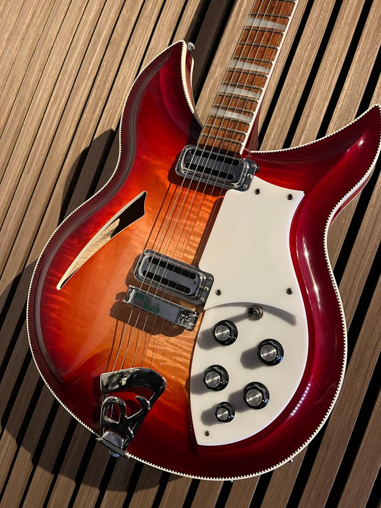 Rickenbacker 381V69 Fireglo, Ophalen, Zo goed als nieuw, Semi-solid body, Overige merken