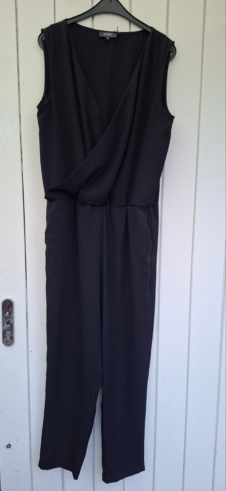 Zwarte mouwloze jumpsuit Manguun maat 42, Kleding | Dames, Zwart, Maat 42/44 (L), Ophalen of Verzenden, Zo goed als nieuw