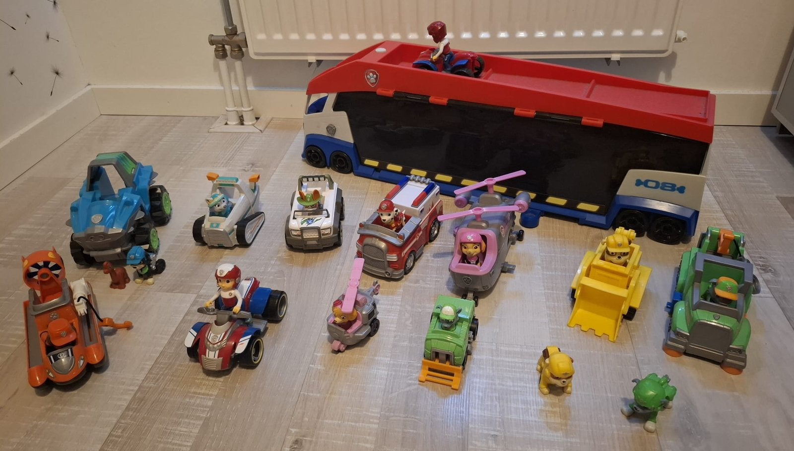 Paw patrol voertuigen met poppetjes, Ophalen, Zo goed als nieuw