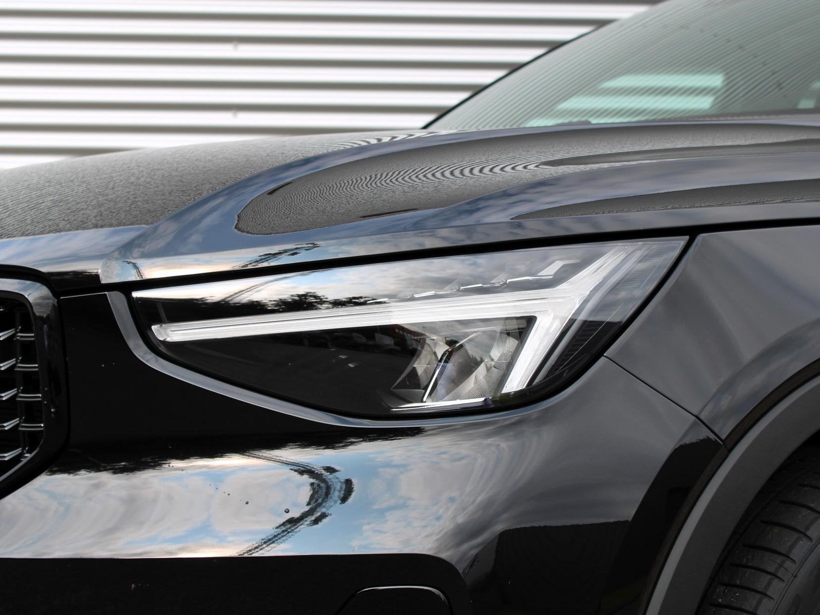 Volvo XC40 2.0 B4 Plus Black Edition Automaat / Panoramadak, Gebruikt, 4 cilinders, Leder en Stof, Zwart