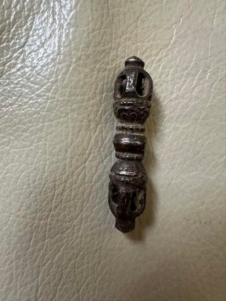 Antieke Tibetaans zilveren Vajra hanger/bedel klein, Antiek en Kunst, Ophalen of Verzenden