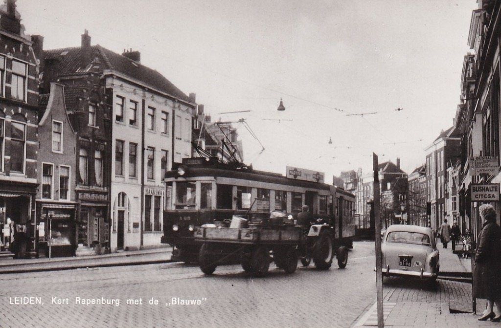 752B Leiden, Kort Rapenburg met de "Blauwe", Ophalen of Verzenden, 1940 tot 1960, Ongelopen, Zuid-Holland