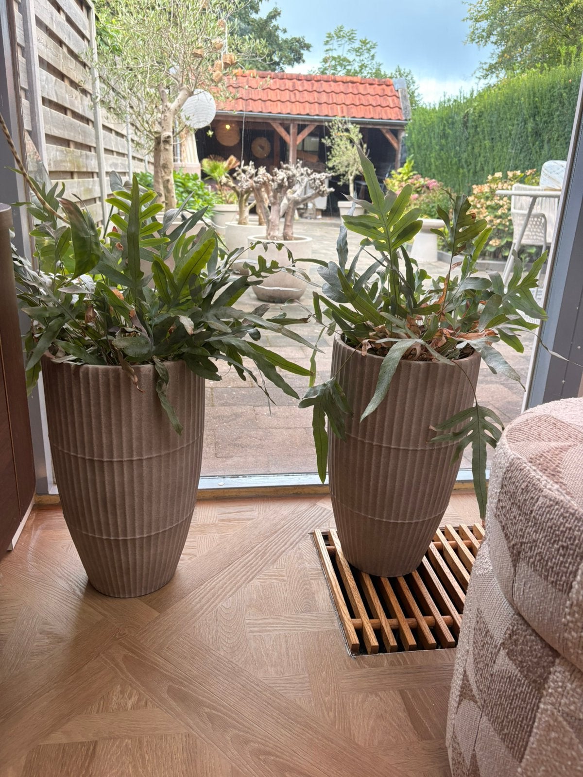 2 hoge plantenpotten (evt met plant), Ophalen, Zo goed als nieuw, Leen bakker, Leen bakker