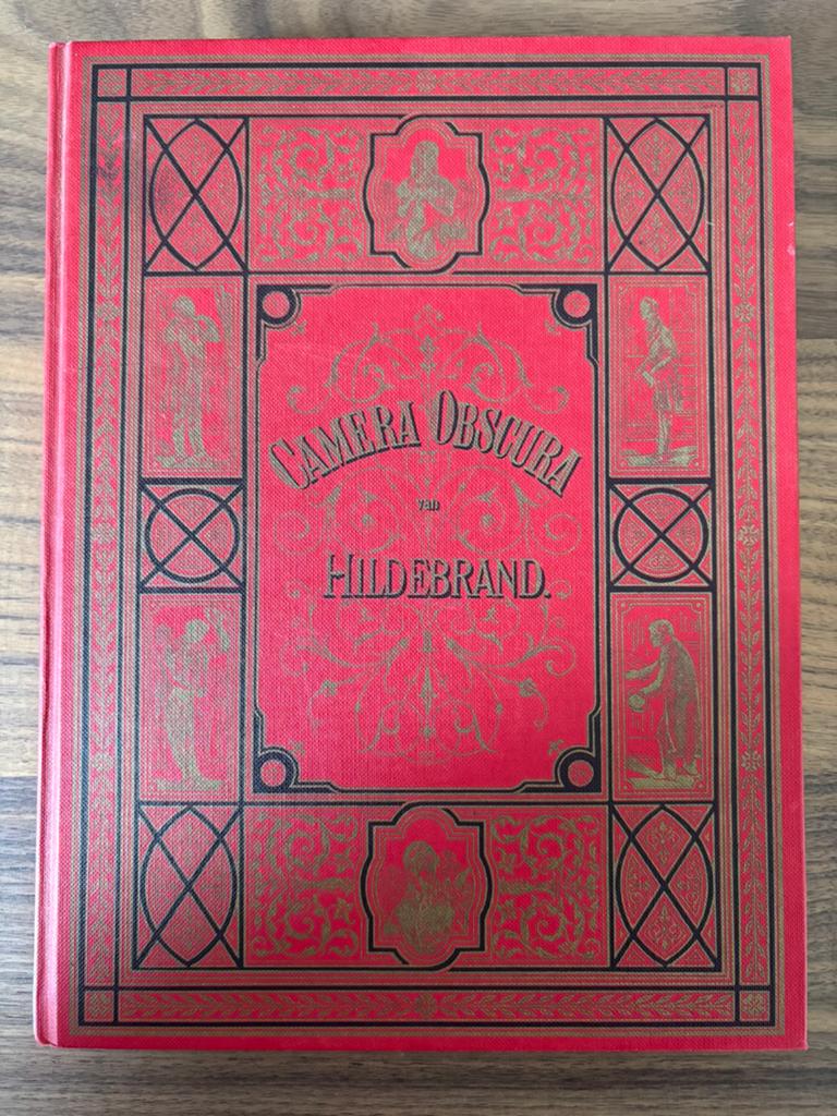 Camera Obscura van Hildebrand - Prachtige Rode Band 1884, Ophalen of Verzenden, Zo goed als nieuw, Nederland