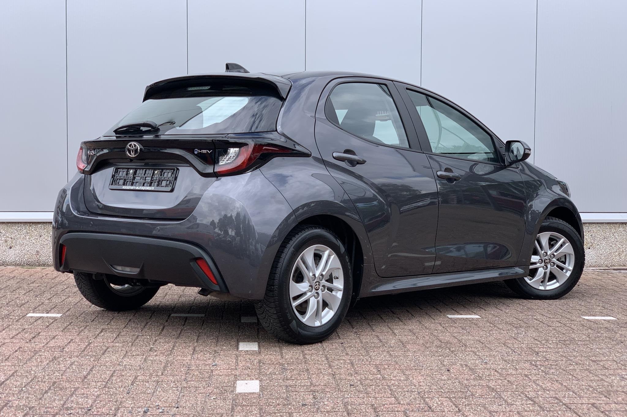Toyota Yaris 1.5 Hybrid 115 Business edition / Stoel en stuu, Gebruikt, Bedrijf, Hybride Elektrisch/Benzine, 3 cilinders