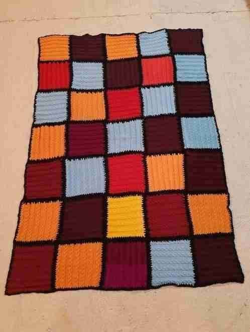 Granny woondeken reliëf gebreid vakken 170/117, Huis en Inrichting, Woonaccessoires | Plaids en Woondekens, Etten-Leur, 117 cm