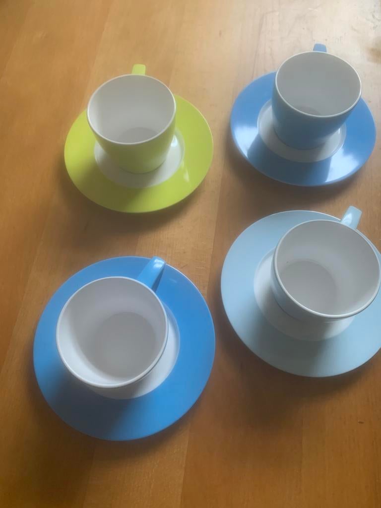 Vier leuke kop en schotel, Ophalen of Verzenden, Zo goed als nieuw