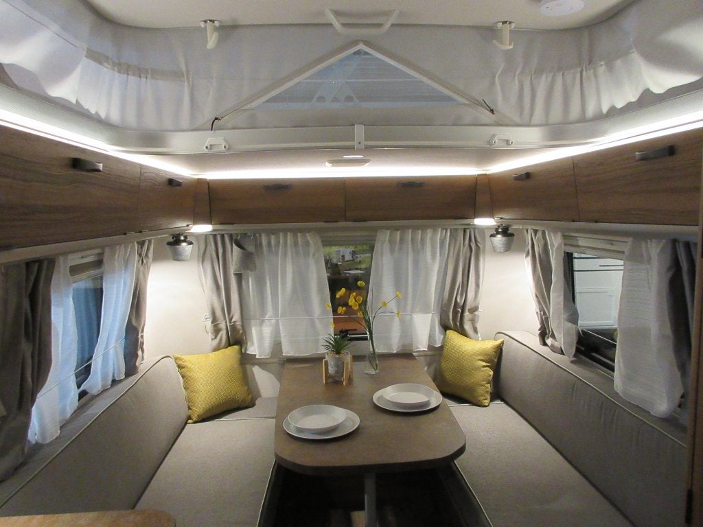 Eriba Touring 420, Caravans en Kamperen, Overige typen, Tot en met 2, Schokbreker, 4 tot 5 meter