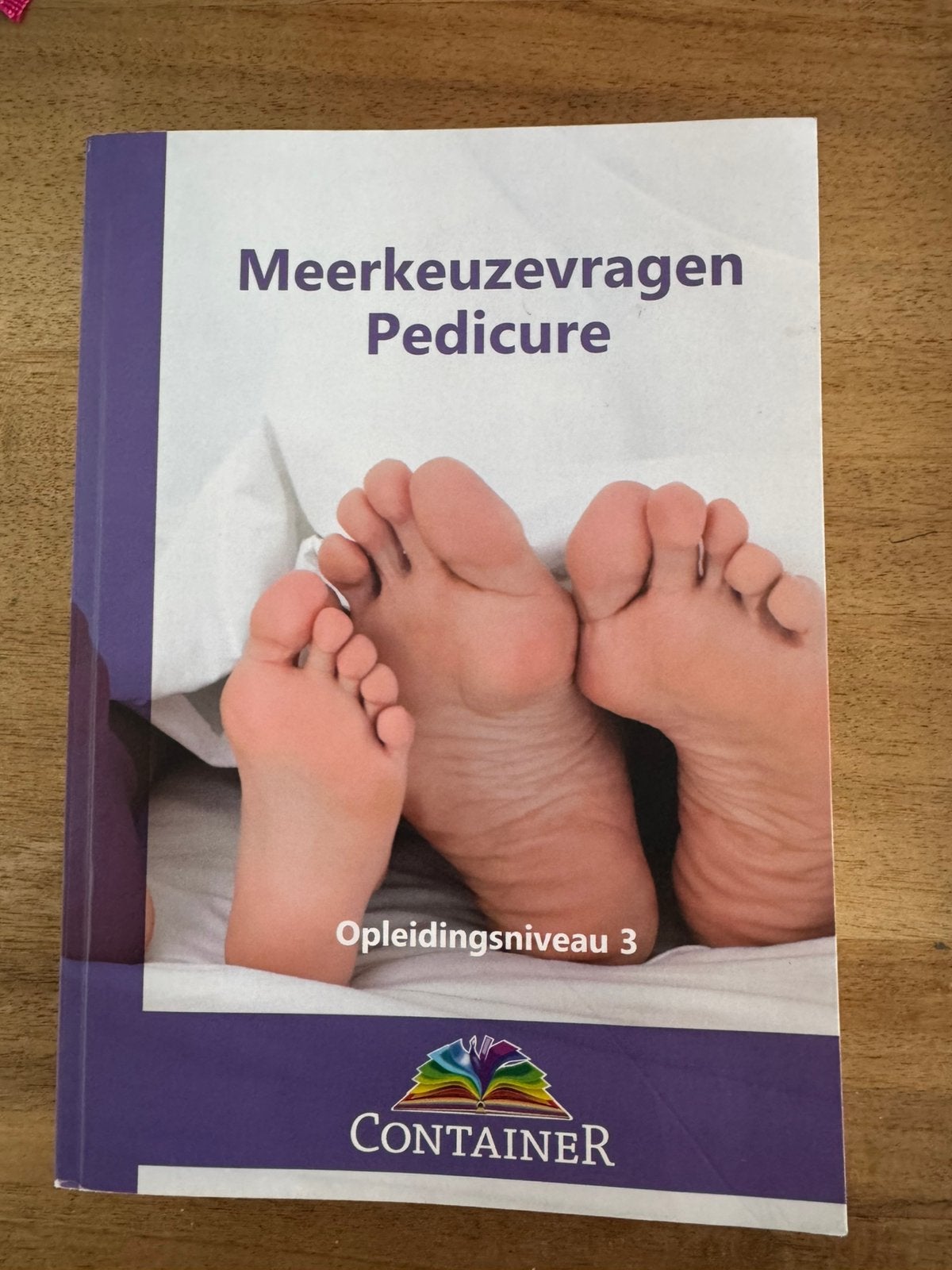Boek voor meerkeuzevragen pedicure opleiding niveau 3, Boeken, Ophalen of Verzenden, Zo goed als nieuw, Overige niveaus