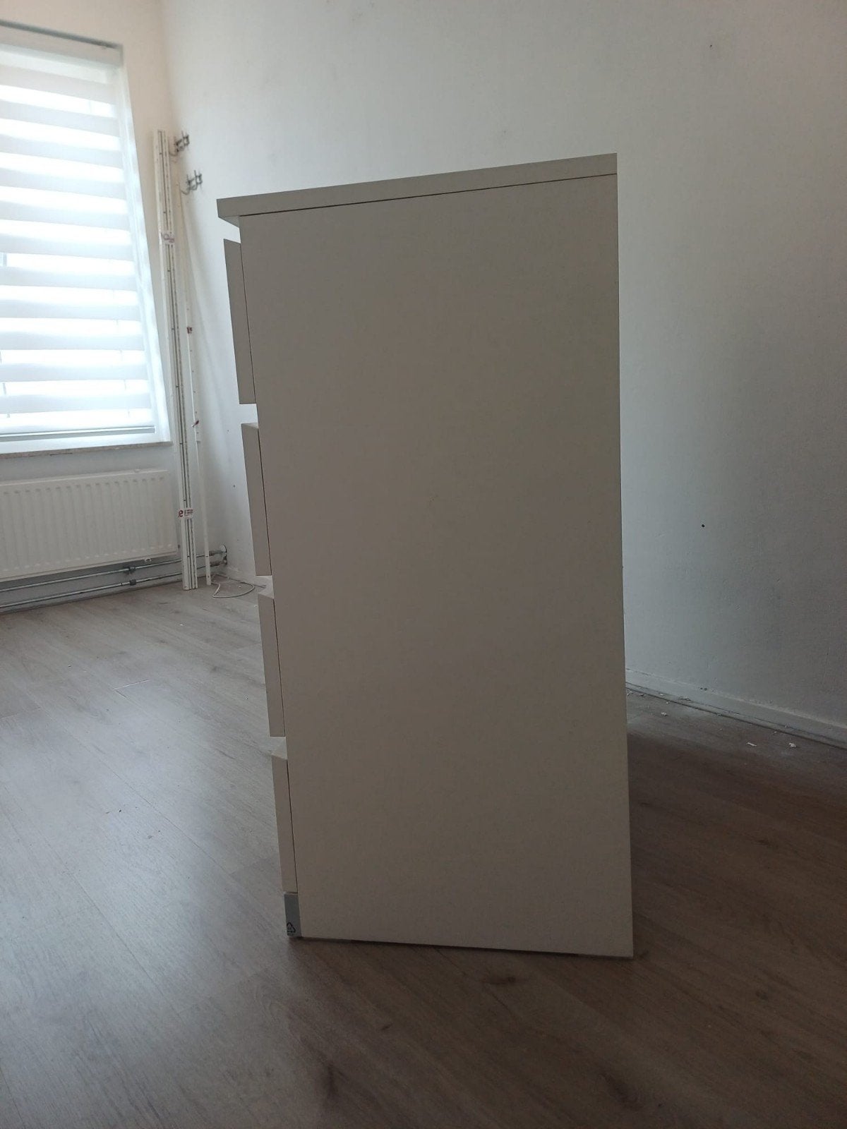 Foto 4 van Witte ladekast met 4 laden - Zo goed als nieuw